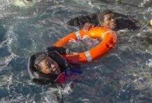 صورة خفر السواحل يعثر على مهاجرين غير شرعيين في المياه الاقليمية