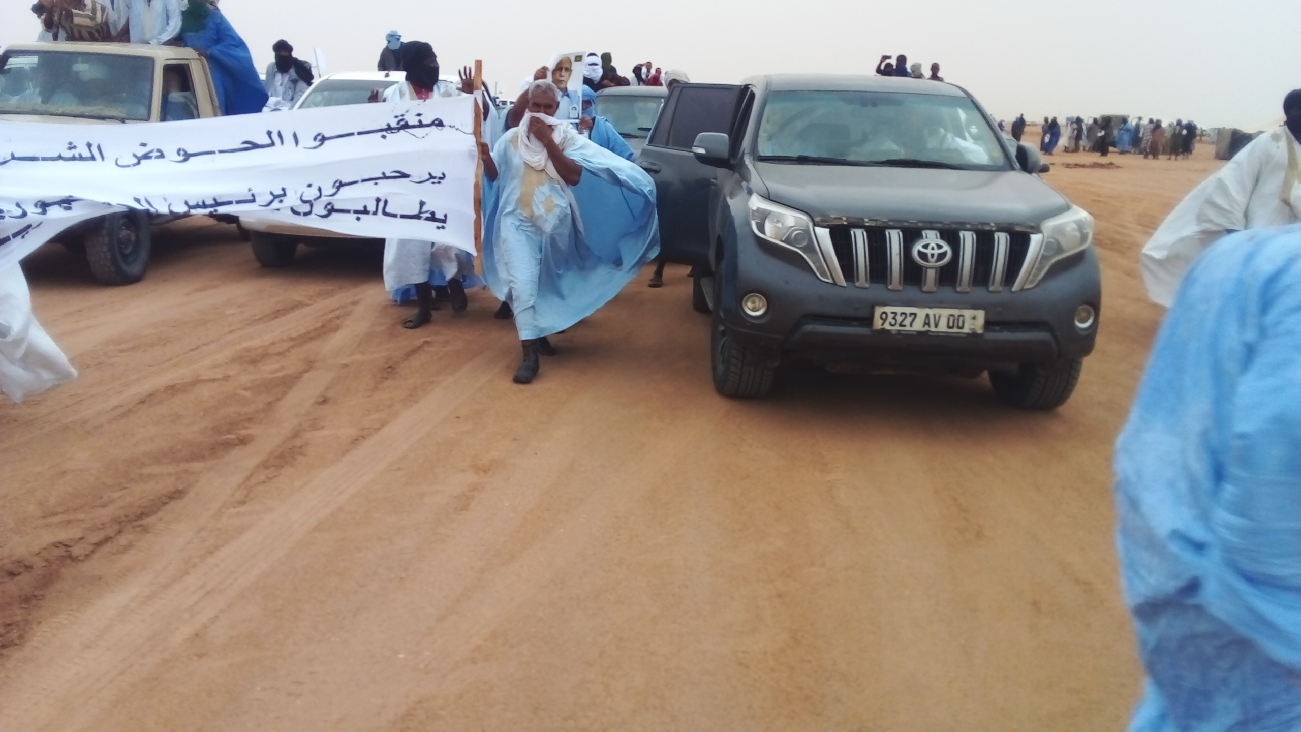 صورة حضور نوعي ومميز لمنقبي الحوض الشرقي في استقبال رئيس الجمهورية بالشامي