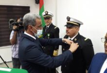صورة توشيح قائد خفر السواحل الموريتاني وممثله بالمنطقة الجنوبية