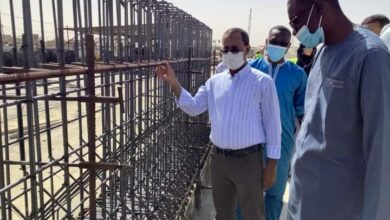 صورة وزير النقل يتفقد الأعمال في مشاريع البنية التحتية الطرقية بنواكشوط