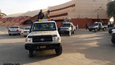 صورة شرطة الجرائم الاقتصاد توقف أشخاصا بينهم مقربون من عزيز