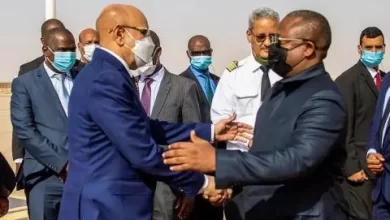 صورة رئيس غينيا بيساو يجري توقفا بمطار أم التونسي ويلتقي بالرئيس غزواني (صور)