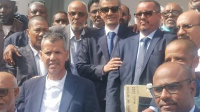 صورة المدير الجديد لميناء نواكشوط يتسلم مهامه من سلفه