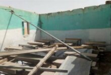 صورة النعمة: طلبة مدرسة السلمانية يدرسون في العراء والسلطات لم تنتبهم للأمر