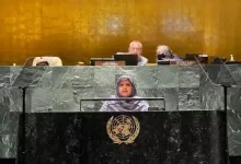 صورة بنت عبد المالك تلقي خطابا أمام الأمم المتحدة باسم الحكومات المحلية والجهوية