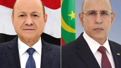 صورة رئيس الجمهورية يجدد لرئيس مجلس القيادة اليمني حرص موريتانيا على تعزيز التعاون بين البلدين