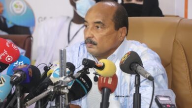 صورة هيئة دفاع عزيز تجدد طلبها بالسماح له بمغادرة البلاد للعلاج :المصدر: وكالات