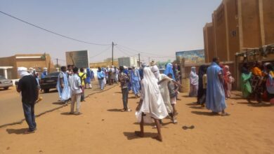 صورة مظاهرات بكيفة تطالب برد الأرض المنتزعة بحسي الطين إلى أهلها