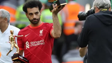 صورة صلاح يتوج بجائزة هداف الدوري الإنجليزي للمرة الثالثة مناصفة مع سون