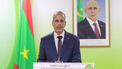 صورة الناطق الرسمي باسم الحكومة يتجاهل سؤالا يخص المعلمين المقصيين