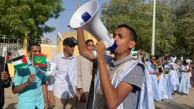 صورة وقفةاحتجاجية في نواكشوط رفضا لمسيرة الأعلام الإسرائيلية