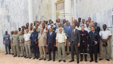 صورة الدفعة الرابعة من كلية دفاع مجموعة الخمس في الساحل تؤدي زيارة للمندوبية العامة للأمن المدني وتسيير الأزمات