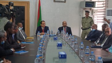 صورة الوزير ولد عثمان يلتقي المراجعين والمؤمنين بصندوق الضمان الاجتماعي