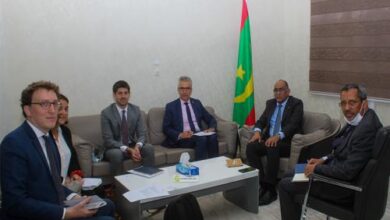 صورة وزير المالية يجري مباحثات مع السفير الفرنسي