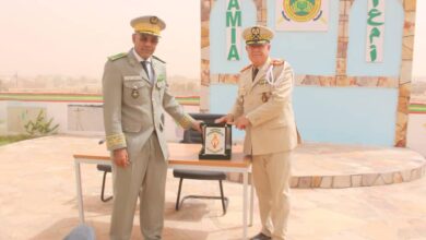 صورة وفد عسكري مغربي يزور الأكاديمية العسكرية بأطار