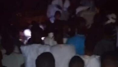 صورة فرقة عسكرية بأطار تنتشل جثة طفل غرق في ربط بالمدينة