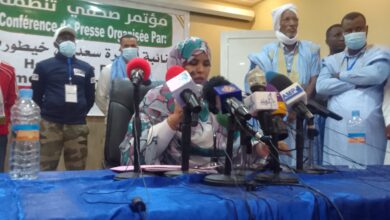 صورة مهنيون وتجار وأصحاب حرف يغلقون محلاتهم التجارية تعاطفا مع النائبة البرلمانية سعداني خيطور