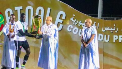 صورة رئيس الجمهورية يشرف على المباراة النهائية لكأس رئيس الجمهورية لكرة القدم
