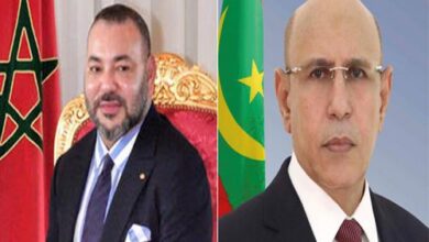 صورة رئيس الجمهورية يهنئ العاهل المغربي