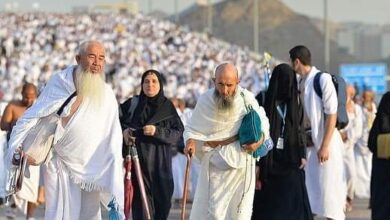 صورة حجاج بيت الله الحرام يؤدون الطواف