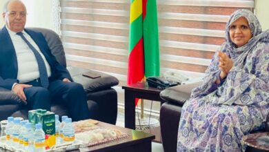 صورة رئيسة جهة نواكشوط تستقبل رئيس جهة تافيلالت” المغربية.