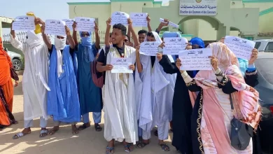 صورة طلاب الباكالوريا يحتجون أمام مصلحة الامتحانات
