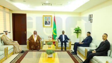 صورة الوزير الأول يجري مباحثات في نواكشوط مع سفير الكويت