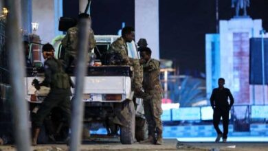 صورة مقتل ثمانية مدنيين على الأقل في هجوم على فندق في العاصمة الصومالية