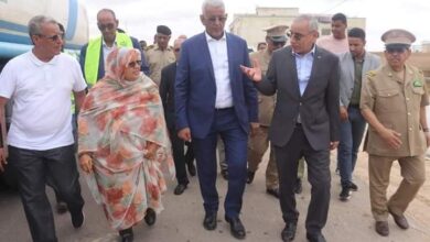 صورة رئيسة جهة نواكشوط تقف على سير عمليات شفط المياه في الأحياء المتضررة جراء الأمطار
