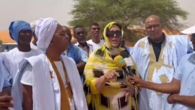 صورة مبادرة أصدقاء “انبيكة” توزع سلات غذائية وأغطية وجزر على المتضررين (فيديو)