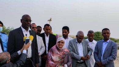صورة رئيسة جهة نواكشوط تطلع صحبة وزير الزراعة على سير الأعمال في مشروع الزراعة الحضرية