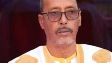 صورة الشيخ سيداتي الشيخ عابدين” يعزي في وفاة الأمير عثمان أحمد عثمان