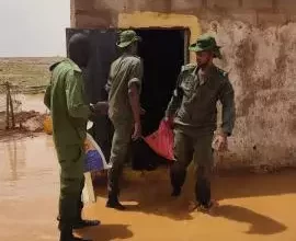 صورة أكجوجت: عناصر الدرك تتدخل لإنقاذ السكان بعد السيول الأخيرة
