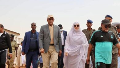 صورة وزير المياه والصرف الصحي يؤدي زيارة ميدانية للأحياء الأكثر تضررا من مياه الأمطار في مدينة اگجوجت