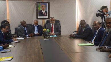 صورة المندوب العام للتآزر يعقد جلسة عمل مع بعثة من البنك الدولي في نواكشوط
