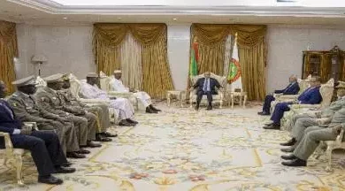 صورة وزير الدفاع المالي: الرئيس غزواني أكد عزمه خلق فضاء ساحلي آمن