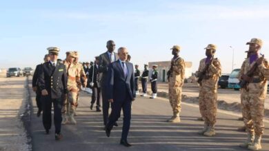 صورة وزيرا الدفاع والشؤون الاقتصادية يزوران محطة رادار أركان البحرية