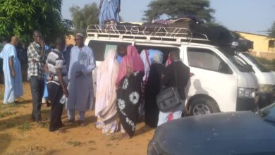 صورة كيهيدي: بدء عملية نقل المدرسين الخريجين إلى مدارسهم