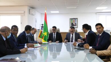 صورة توقيع عقد تقاسم إنتاج حقل “بير اللّ” بين موريتانيا وشركتي BP و KOSMOS