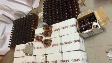 صورة الشرطة بروصو توقف أجنبيا بحوزته 360 قارورة خمر ينوي إدخالها البلاد
