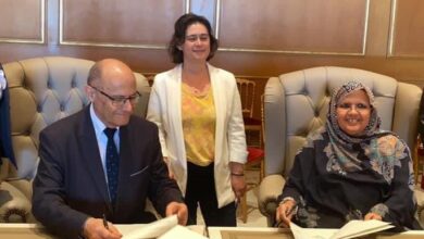 صورة رئيسة جهة نواكشوط توقع اتفاقيات على هامش الجمعية الدولية للعمد لفرانكفونيين