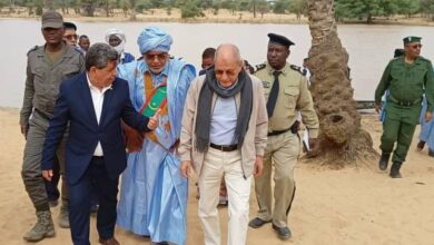 صورة وزير الصيد يضع الحجر الأساس للبناء المتزامن لمراكز الصيد القاري بعدة ولايات