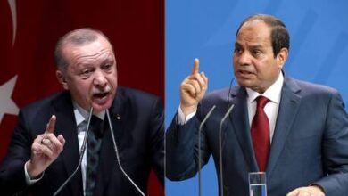 صورة بعد مصافحة السيسي وأردوغان.. خبراء يكشفون  تفاصيل حول عودة العلاقات بين مصر وتركيا