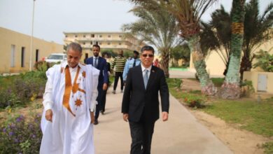 صورة مباحثات بين السفير الصيني وعمدة نواذيبو