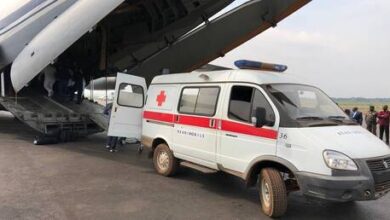 صورة إجلاء مدير “البيت الروسي” من جمهورية إفريقيا الوسطى بعد الحادث الإرهابي