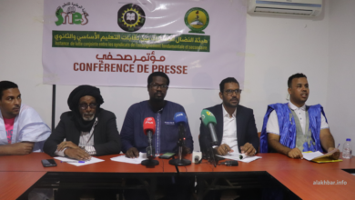 صورة هيئة نقابية تستعرض كشوف رواتب المدرسين وتطالب الوزير بالاعتذار
