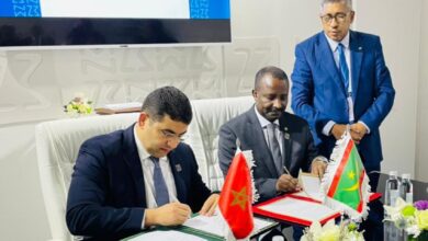 صورة وزير الثقافة يوقع مذكرة تفاهم مع نظيره المغربي