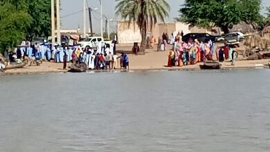 صورة وقفة احتجاجية للمطالبة ببناء جسر بين ضفتي بحيرة كنكوصة
