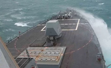صورة 🔴عاجل الجيش الصيني في حالة تأهب قصوى بعد عبور مدمرة أميركية مضيق تايوان