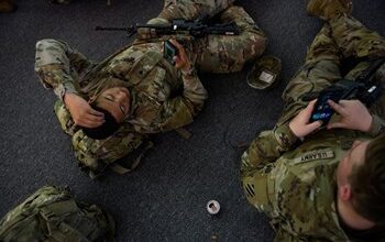 صورة الجنود الأميركيون الذين يقاتلون في أوكرانيا يتقاتلون في أروقة المحاكم